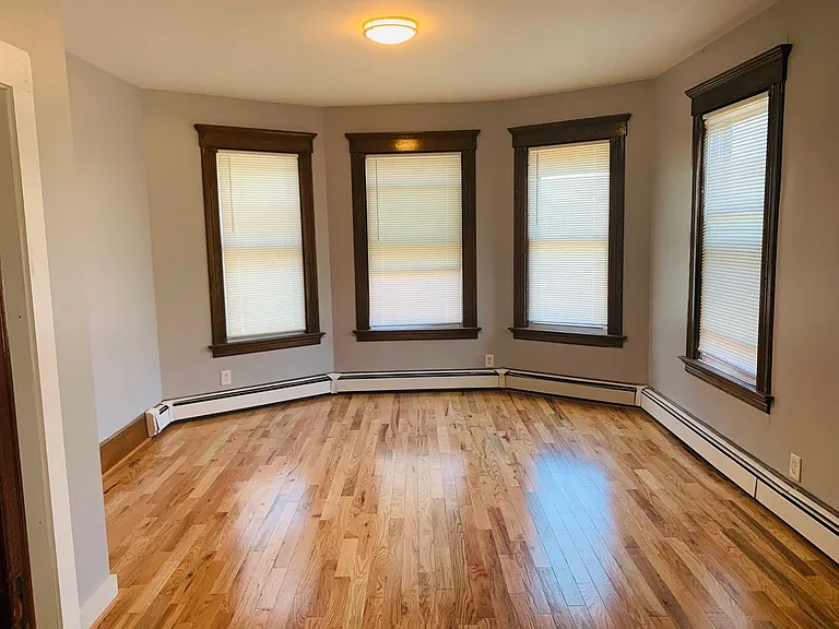 210 Blatchley — Photo 14