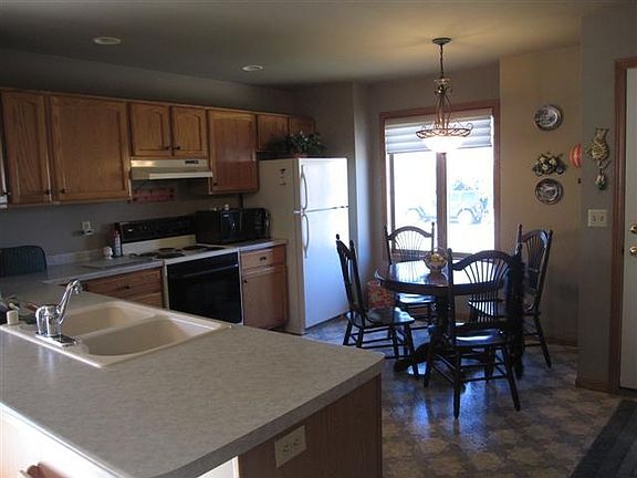 5th image of 608-610 Eagle Crest Ct