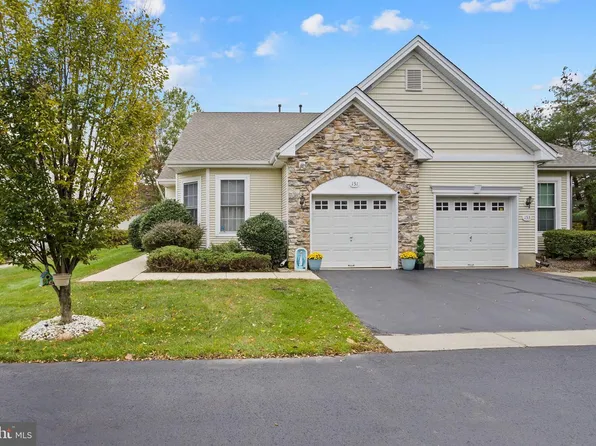 151 Meadowlark Dr, Hamilton, NJ 08690