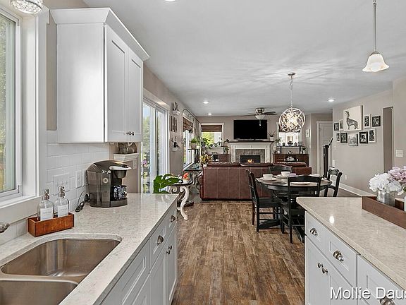 4th image of 9923 Myers View Dr NE