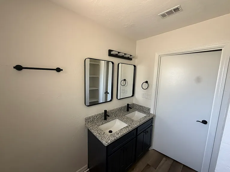 1215 NW 6th Pl — Photo 3
