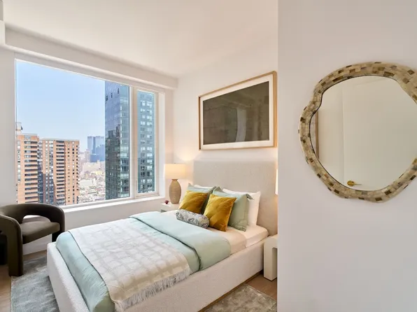 550 10th Avenue image 6 of 18