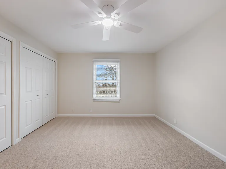 Western Hills Apartments — Photo 7