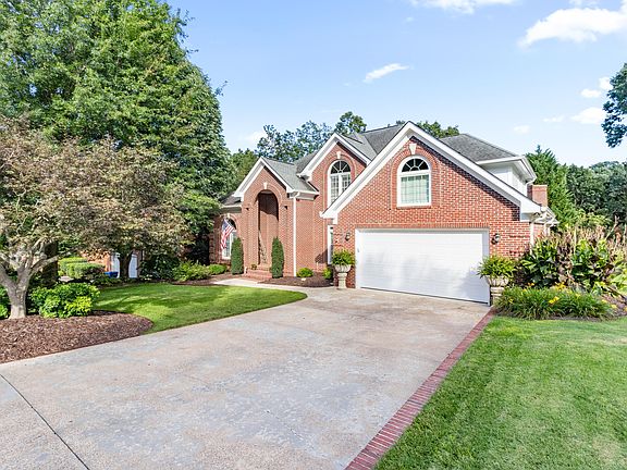 2nd image of 3108 Olde Towne Ln
