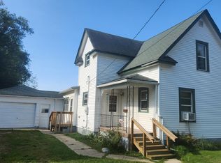 106 W Elm St, Strawberry Point, IA 52076