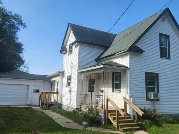 106 W Elm St, Strawberry Point, IA 52076