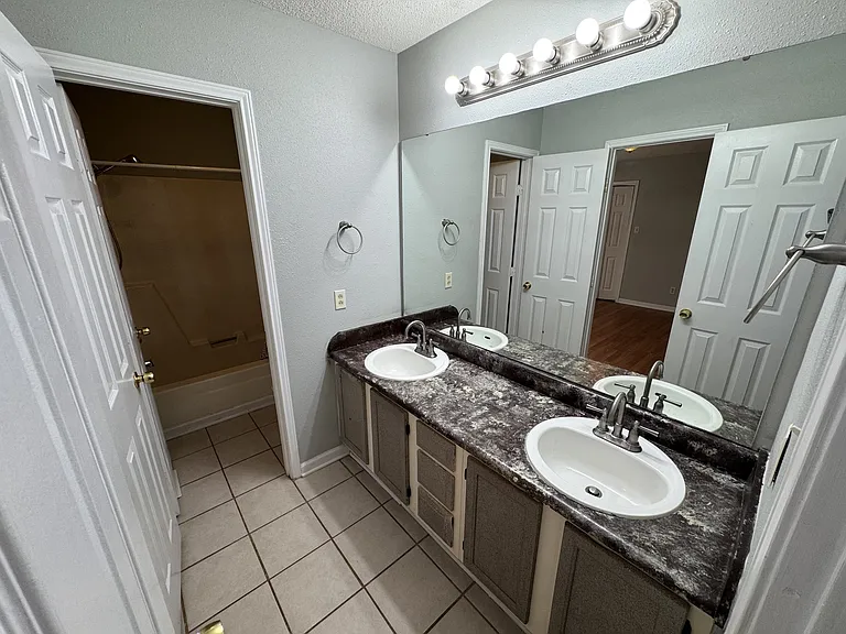 397 Oakland Rd — Photo 16