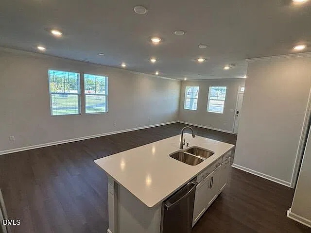 4 bed, 3.0 bath, 2498 sqft, $2,175 — Photo 4