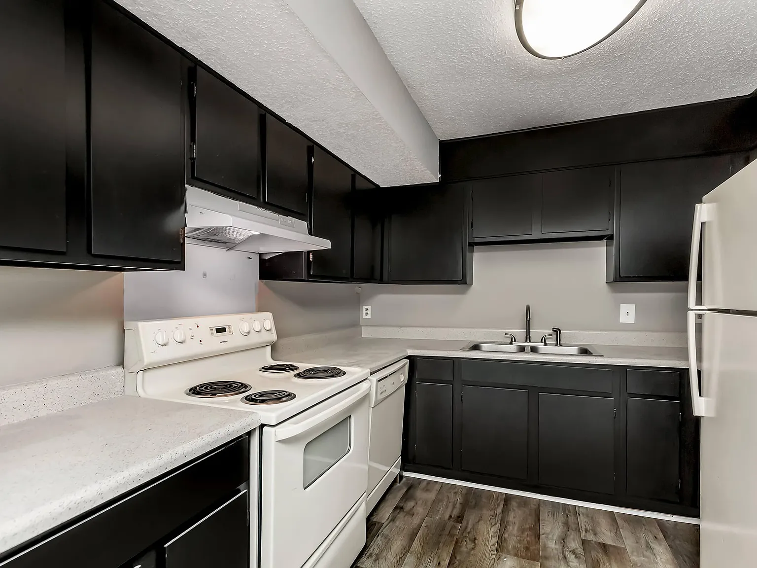 Hickory View Apartments — Photo 4