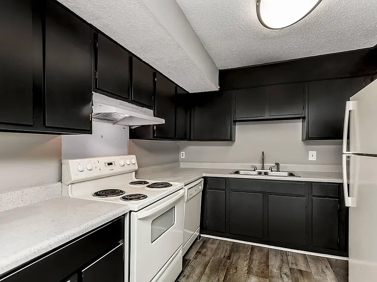 Hickory View Apartments — Photo 4