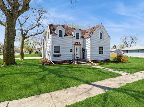 225 S Vine St, Roland, IA 50236