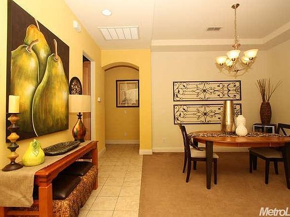 3rd image of 546 Hildebrand Cir