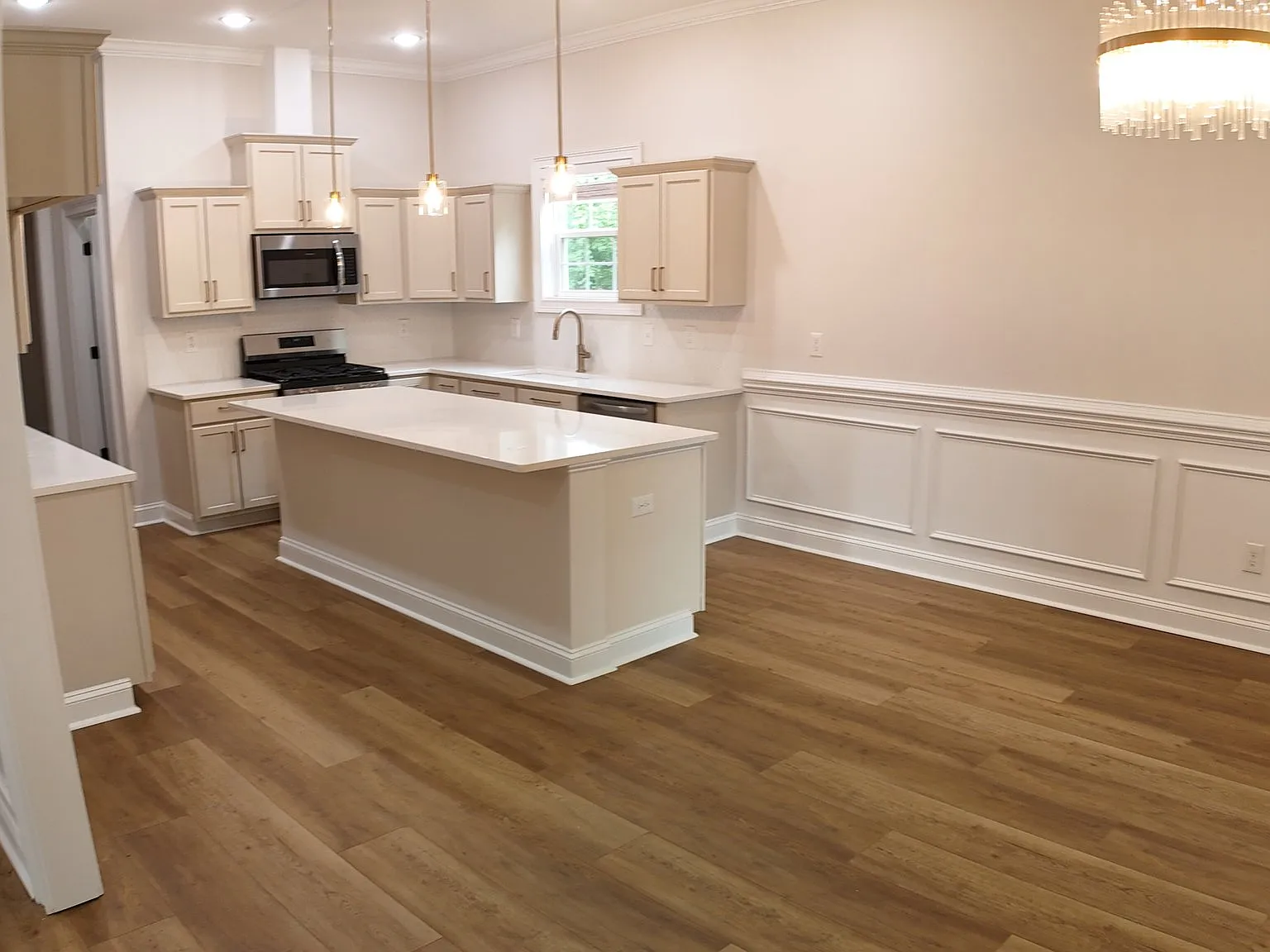 New New New 4 Bed/3.5 Home — Photo 4