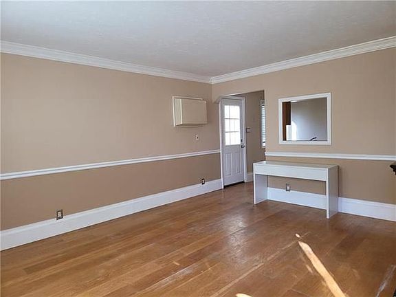 2nd image of 3607 Greenway St