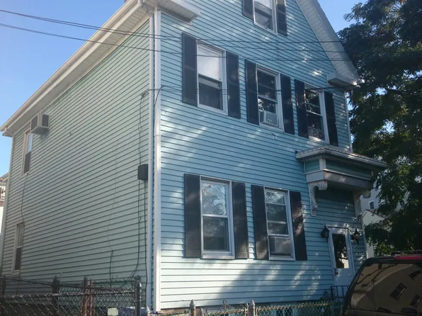 10 Glover Ct, South Boston, MA 02127