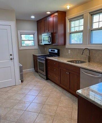 3rd image of 45 Hunt Ave