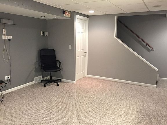 4th image of 105 Maplewood Dr #85-B