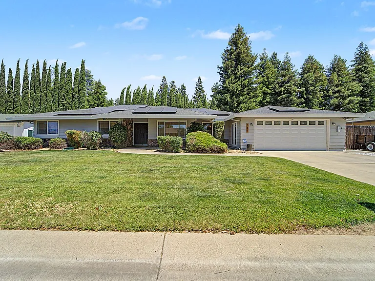 588 Manzanita Way — Photo 2