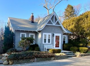 2 Haven Ct, Centerport, NY 11721