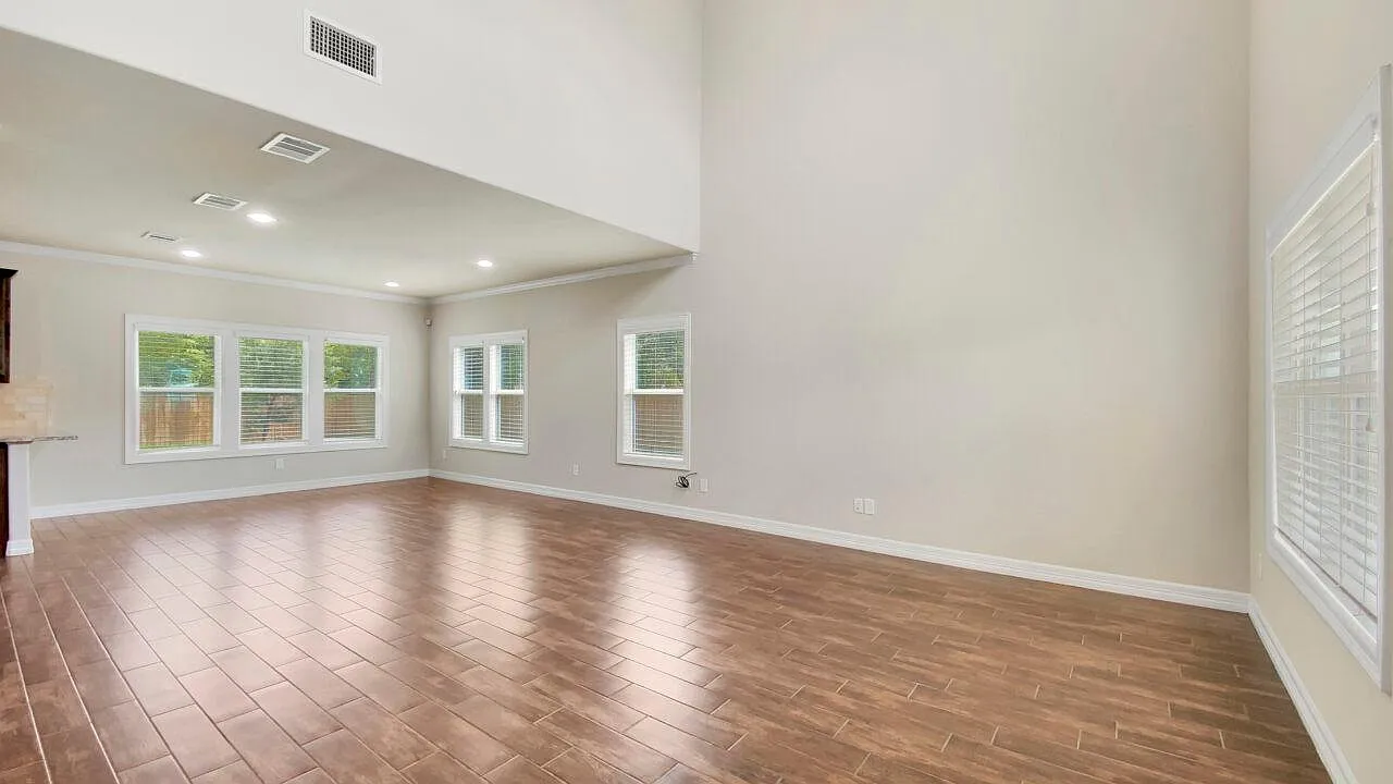 4 bed, 4.5 bath, 2192 sqft, $4,295 — Photo 3
