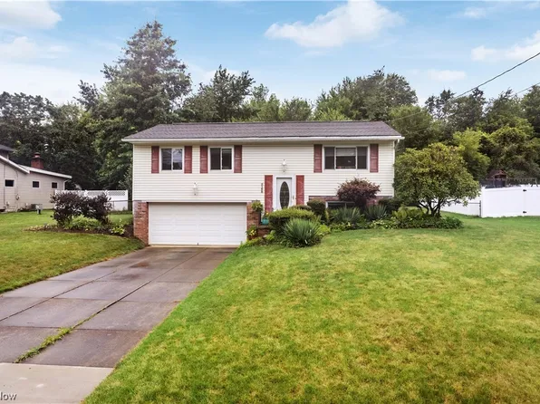 5198 Fawn Dr, Akron, OH 44319