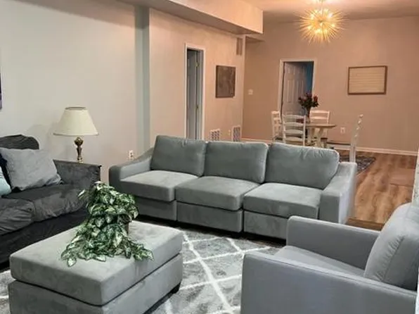 5936 Clames Dr, Alexandria, VA 22310