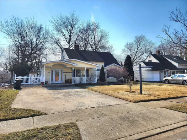 244 Willowood Drive, Wantagh, NY 11793