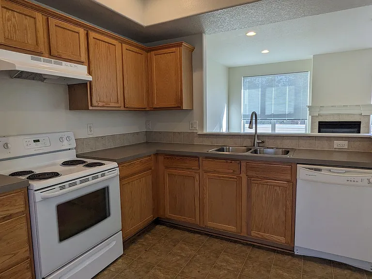 Halsey East Townhomes — Photo 272
