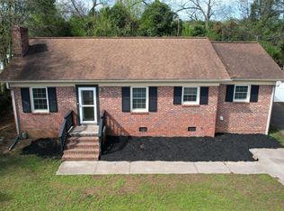 313 N Cambridge St, Ninety Six, SC 29666