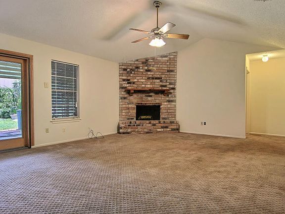 4th image of 213 Clarice Dr