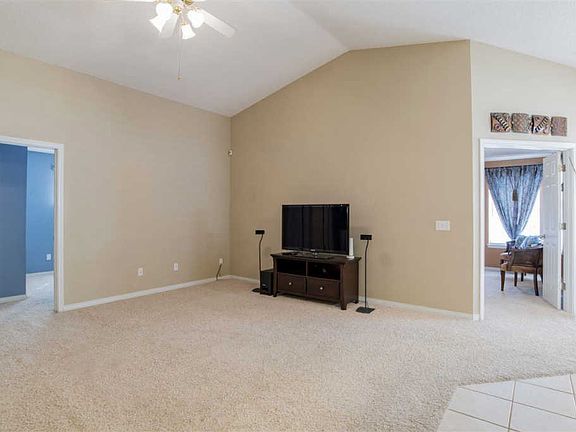 5th image of 447 Oak Leaf Ct