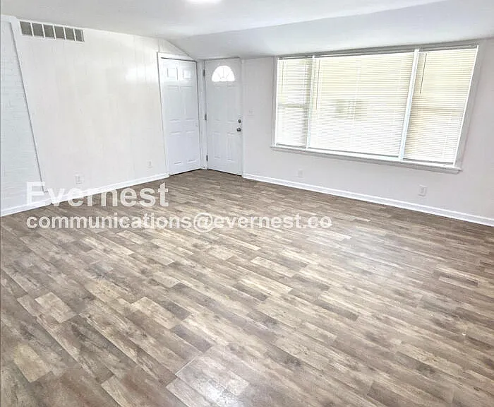 260 Sadonia Ave — Photo 4