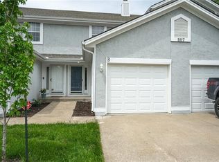 1017 NE Whispering Winds Cir #B, Lees Summit, MO 64064