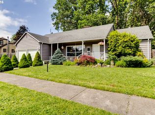 427 N 10th St, Cottage Grove, OR 97424