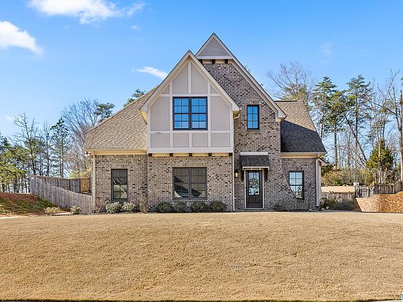 3rd image of 312 Willow Leaf Cir