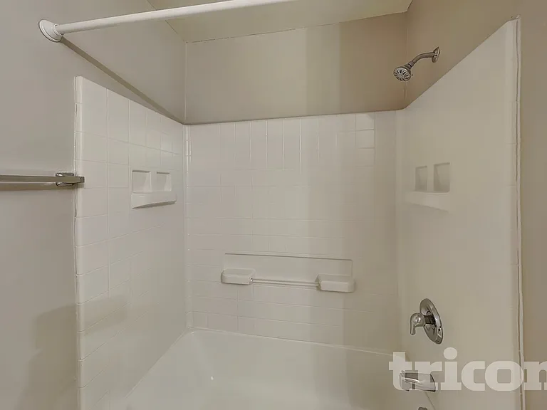 1326 Foster St — Photo 15