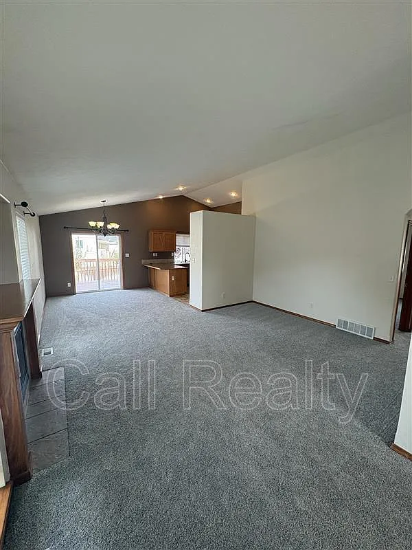 4 bed, 3.0 bath, 2300 sqft, $2,650 — Photo 3