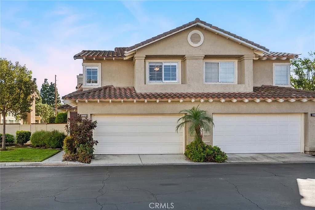 3 bed, 2.5 bath, 1677 sqft, $4,750 — Photo 1