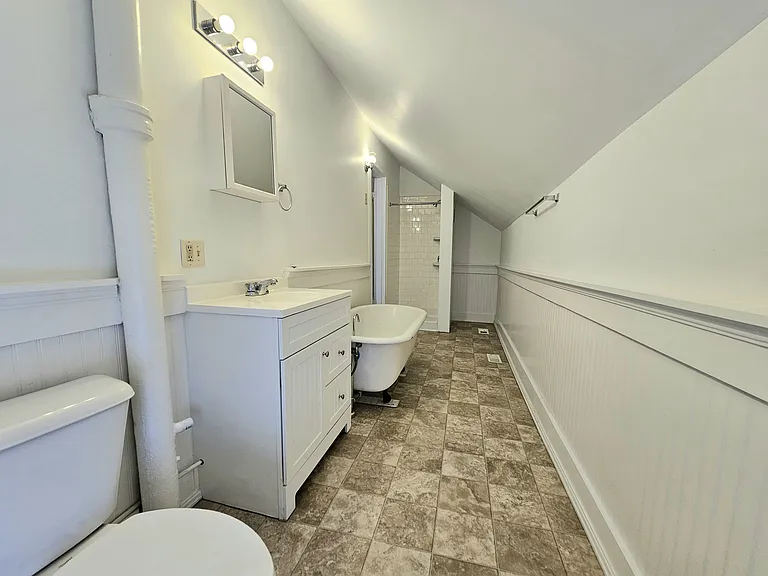 402 Burns Ave #2 — Photo 6