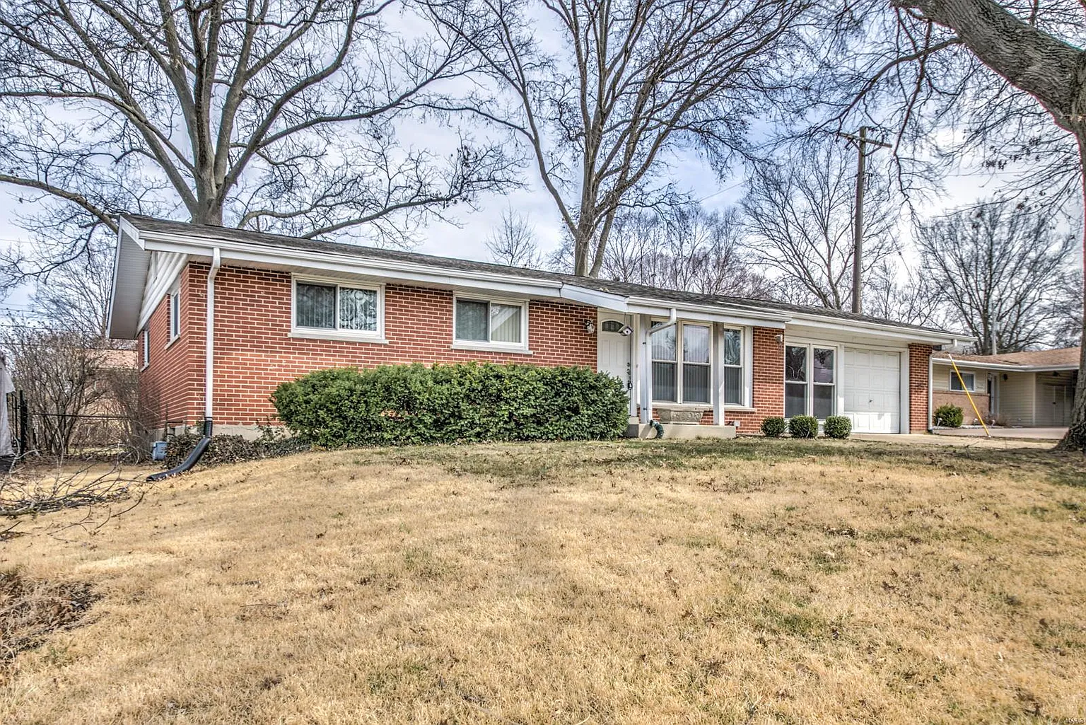 1786 Schuetz Rd photo 1