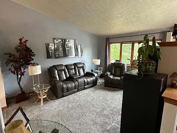 5th image of 809 Capitol Dr