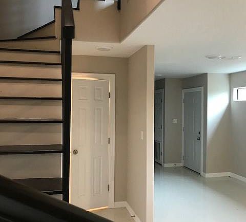 2nd image of 567 W Jefferson St #D
