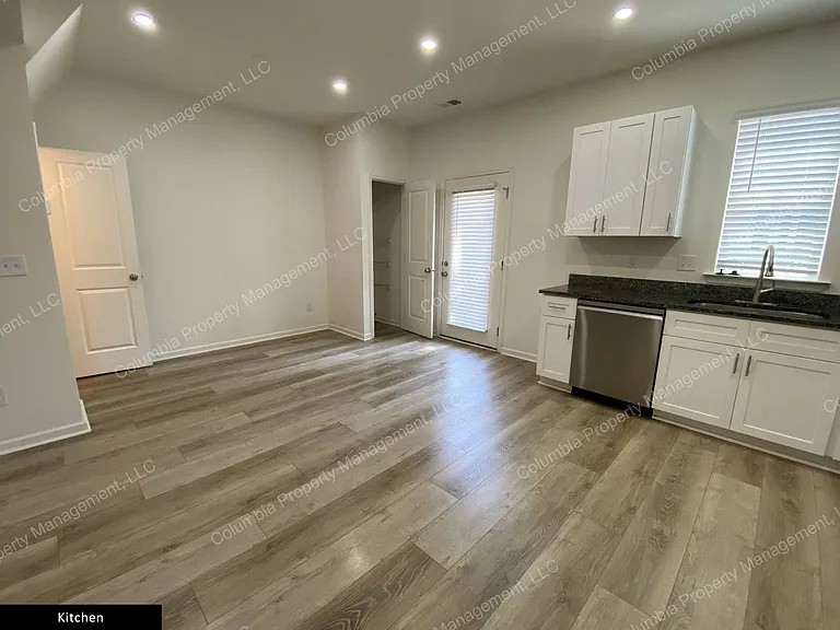 517 Deerwood St #G — Photo 9