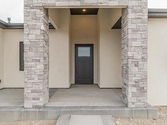 2nd image of 376 Aiguille Dr