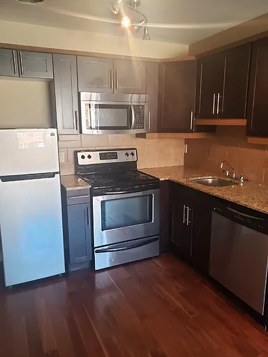 565 Corydon Ave #108 — Photo 3