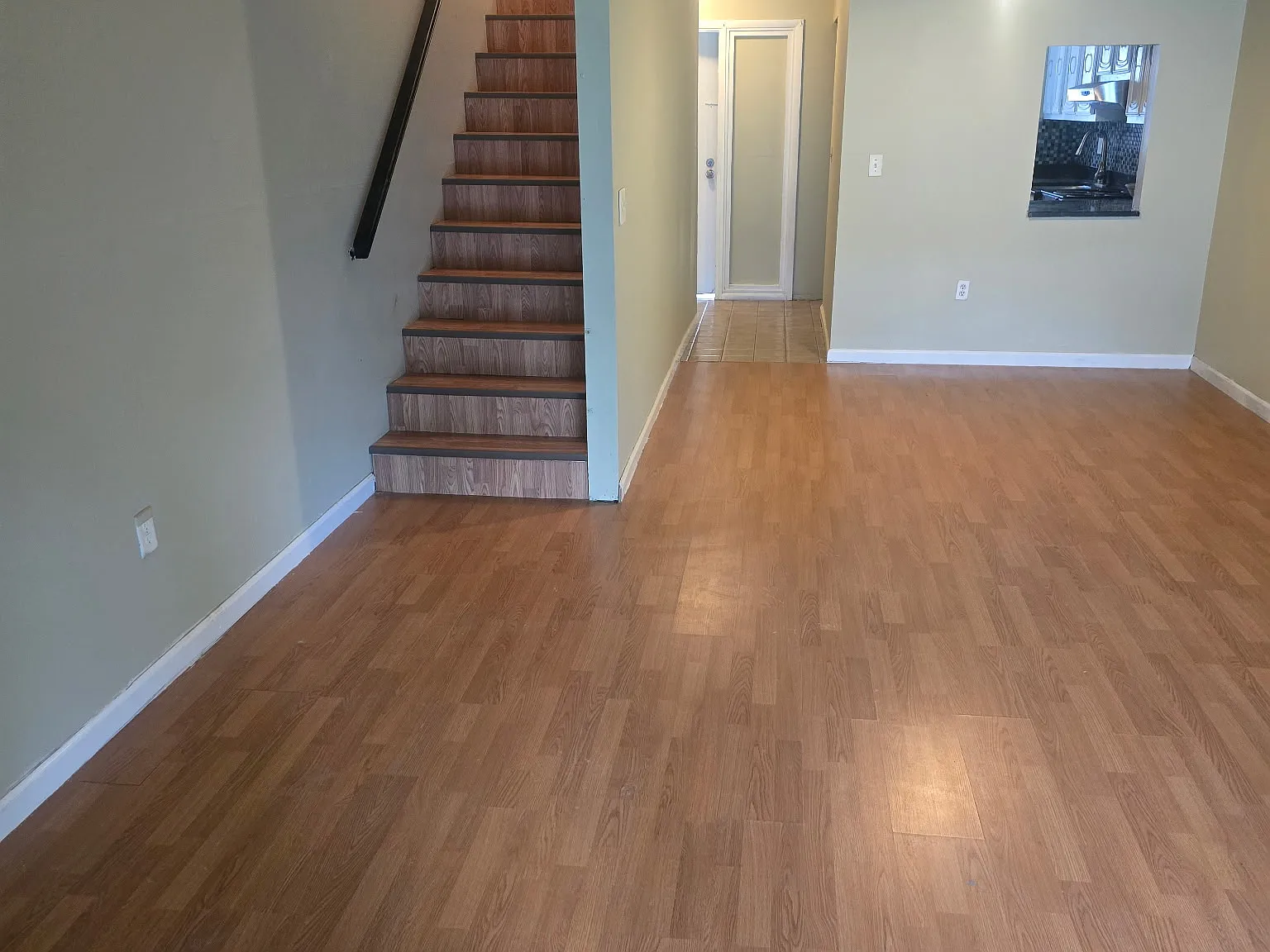 2 bed, 1000 sqft, $1,300 — Photo 1