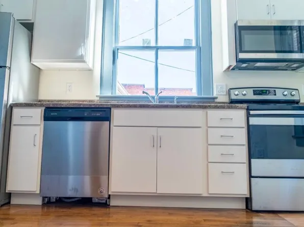 87 W Main St, Pulaski, VA