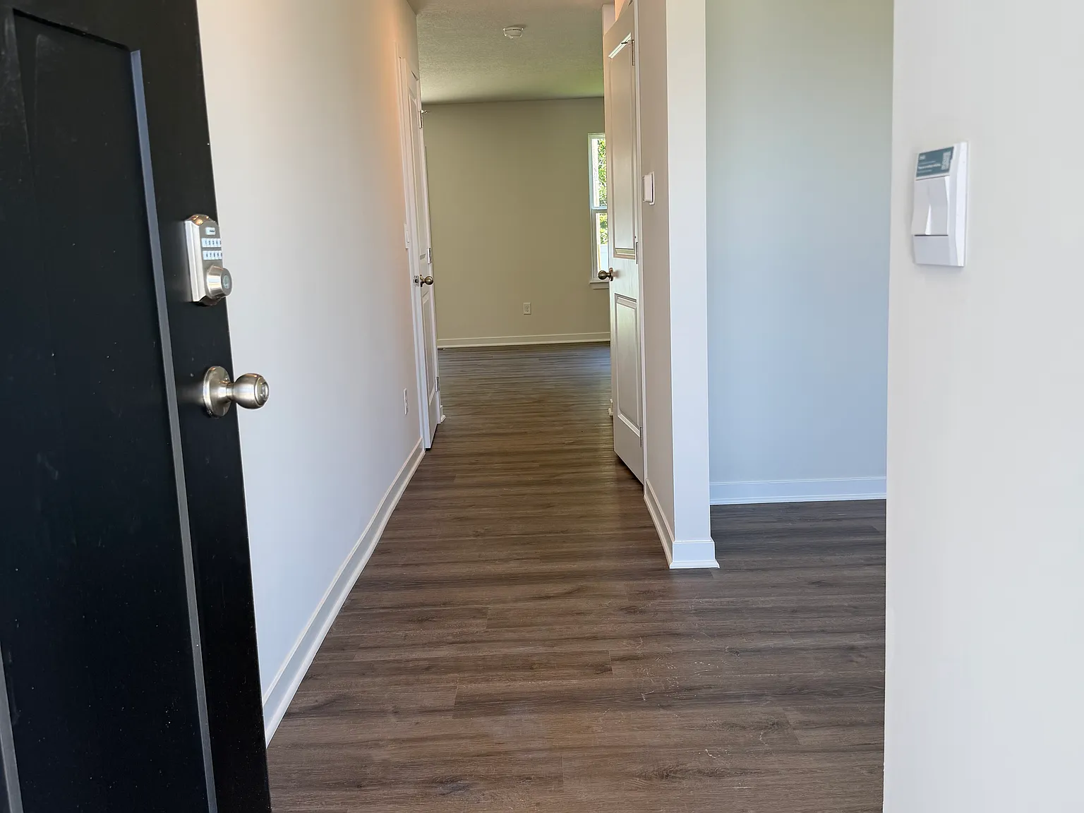 4 bed, 2053 sqft, $2,700 — Photo 2