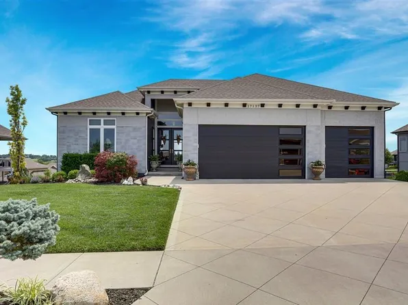 17137 Bradshaw St, Overland Park, KS 66221