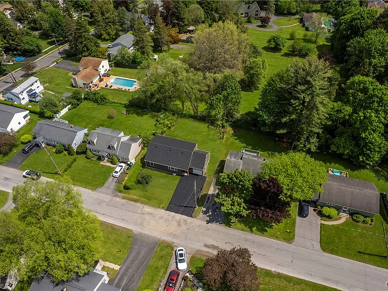 8 Terrace Hill Dr — Photo 10